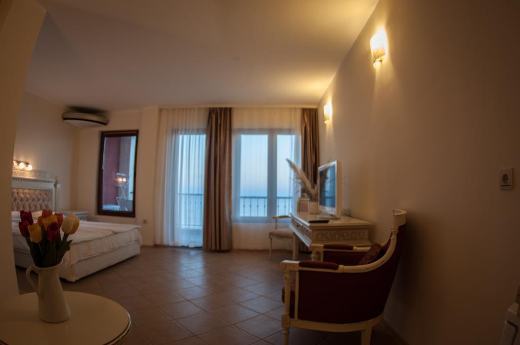 Rocamar Beach Resort Tsarévo Chambre photo